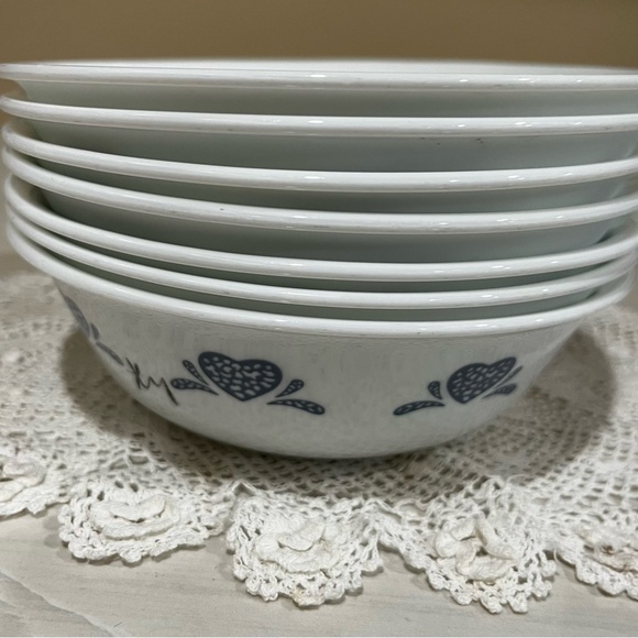 Vintage Corelle Blue Hearts Cereal/Soup Bowls 7 in total - Picture 3 of 3
